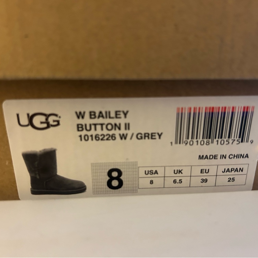 Ugg Bailey Button II, Gray size 8 - Picture 2 of 8